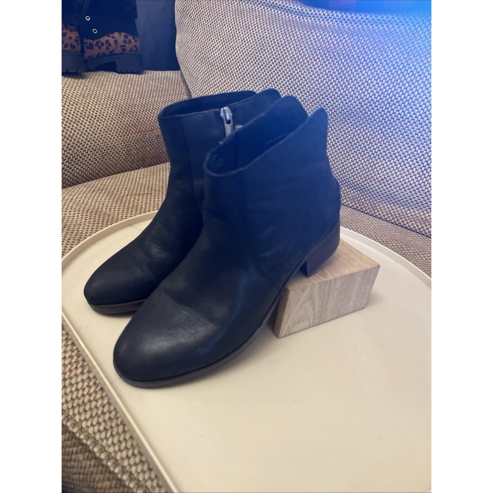 Lucky Brand Sz 8 Pedra Leather Boots Black Stacked Heel Ankle Bootie Casual Zip